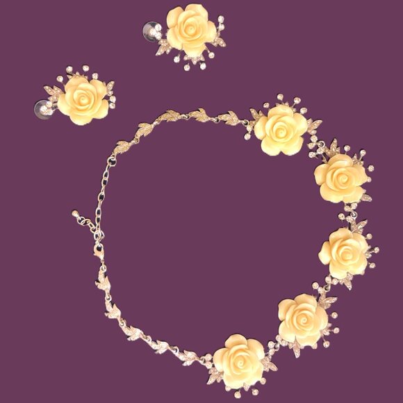 Beautiful Butter Rose Necklace and Matching Earrings Silver with Rhinestones - Picture 10 of 12